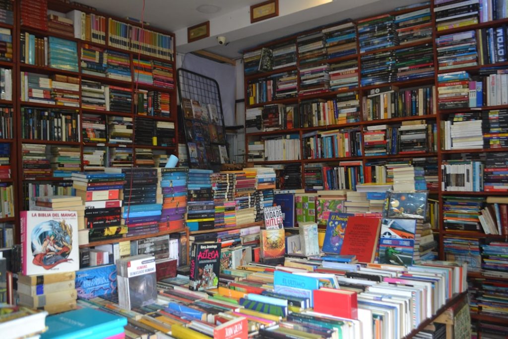 a-bookstore-filled-with-shelves-of-books-nuurpqfgcsy